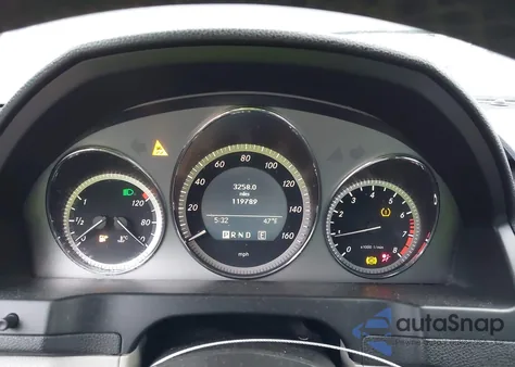 2011 Mercedes-Benz C 300 Luxury 4Matic/Sport 4Matic из США, поврежденный, VIN WDDGF8BB3BR171131